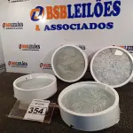 LOTE 354 - 04 LUMINÁRIAS. (NO ESTADO) ATENÇÃO! FAZER A VISITAÇÃO ANTES DE ARREMATAR, NÃO SABEMOS SE FUNCIONA. LEILÃO NÃO TEM GARANTIA E NEM DEVOLUÇÃO, SUJEITO A POSSÍVEIS AVARIAS VISÍVEIS/OCULTAS E/OU AUSÊNCIA DE COMPONENTES.