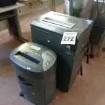 LOTE 272 - 02 FRAGMENTADORAS DE PAPEL SENDO 01 JP-520C VIP. (NO ESTADO) ATENÇÃO! FAZER A VISITAÇÃO ANTES DE ARREMATAR, NÃO SABEMOS SE FUNCIONA. LEILÃO NÃO TEM GARANTIA E NEM DEVOLUÇÃO, SUJEITO A POSSÍVEIS AVARIAS VISÍVEIS/OCULTAS E/OU AUSÊNCIA DE COMPONENTES.