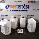 LOTE 313 - 04 GALÕES DE DESINFETANTE PARA INDÚSTRIA ALIMENTÍCIA E AFINS, EXCLUSIVAMENTE PARA USO PROFISSIONAL. CADA GALÃO CONTÉM 5 LITROS. (NO ESTADO) ATENÇÃO! FAZER A VISITAÇÃO ANTES DE ARREMATAR, NÃO SABEMOS SE FUNCIONA. LEILÃO NÃO TEM GARANTIA E NEM DEVOLUÇÃO, SUJEITO A POSSÍVEIS AVARIAS VISÍVEIS/OCULTAS E/OU AUSÊNCIA DE COMPONENTES.