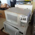 LOTE 248 - 04 MICRO-ONDAS MARCAS E MODELOS DIVERSOS, SENDO 01 COM PRATO. (NO ESTADO) ATENÇÃO! FAZER A VISITAÇÃO ANTES DE ARREMATAR, NÃO SABEMOS SE FUNCIONA. LEILÃO NÃO TEM GARANTIA E NEM DEVOLUÇÃO, SUJEITO A POSSÍVEIS AVARIAS VISÍVEIS/OCULTAS E/OU AUSÊNCIA DE COMPONENTES.