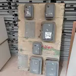 LOTE 378 - 01 QUADRO ELÉTRICO. (NO ESTADO) ATENÇÃO! FAZER A VISITAÇÃO ANTES DE ARREMATAR, NÃO SABEMOS SE FUNCIONA. LEILÃO NÃO TEM GARANTIA E NEM DEVOLUÇÃO, SUJEITO A POSSÍVEIS AVARIAS VISÍVEIS/OCULTAS E/OU AUSÊNCIA DE COMPONENTES.