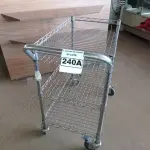 LOTE 240 - 01 CARRINHO PARA COPA COM 03 BANDEJAS E RODINHAS. (NO ESTADO) ATENÇÃO! FAZER A VISITAÇÃO ANTES DE ARREMATAR, NÃO SABEMOS SE FUNCIONA. LEILÃO NÃO TEM GARANTIA E NEM DEVOLUÇÃO, SUJEITO A POSSÍVEIS AVARIAS VISÍVEIS/OCULTAS E/OU AUSÊNCIA DE COMPONENTES.