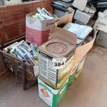LOTE 384 - 01 LOTE COM GRANDE QUANTIDADE DE SELANTES DIVERSOS, 03 LATAS DE TINTAS INCOMPLETAS E 01 LATA DE ADESIVO COLOMBRÁS.  (NO ESTADO) ATENÇÃO! FAZER A VISITAÇÃO ANTES DE ARREMATAR, NÃO SABEMOS SE FUNCIONA. LEILÃO NÃO TEM GARANTIA E NEM DEVOLUÇÃO, SUJEITO A POSSÍVEIS AVARIAS VISÍVEIS/OCULTAS E/OU AUSÊNCIA DE COMPONENTES.