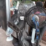 LOTE 401 - 01 LOTE COM SUCATAS DE VENTILADORES E 01 BERÇO INCOMPLETO. (NO ESTADO) ATENÇÃO! FAZER A VISITAÇÃO ANTES DE ARREMATAR, NÃO SABEMOS SE FUNCIONA. LEILÃO NÃO TEM GARANTIA E NEM DEVOLUÇÃO, SUJEITO A POSSÍVEIS AVARIAS VISÍVEIS/OCULTAS E/OU AUSÊNCIA DE COMPONENTES.