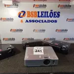 LOTE 241 - 04 PROJETORES MULTIMIDIA MARCAS E MODELOS DIVERSOS PARA RETIRADA DE PEÇAS. (NO ESTADO) ATENÇÃO! FAZER A VISITAÇÃO ANTES DE ARREMATAR, NÃO SABEMOS SE FUNCIONA. LEILÃO NÃO TEM GARANTIA E NEM DEVOLUÇÃO, SUJEITO A POSSÍVEIS AVARIAS VISÍVEIS/OCULTAS E/OU AUSÊNCIA DE COMPONENTES.