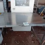 LOTE 432 - 01 BANCADA EM INOX. (NO ESTADO) ATENÇÃO! FAZER A VISITAÇÃO ANTES DE ARREMATAR, NÃO SABEMOS SE FUNCIONA. LEILÃO NÃO TEM GARANTIA E NEM DEVOLUÇÃO, SUJEITO A POSSÍVEIS AVARIAS VISÍVEIS/OCULTAS E/OU AUSÊNCIA DE COMPONENTES.