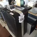 LOTE 250 - 02 FRAGMENTADORAS DE PAPEL. (NO ESTADO) ATENÇÃO! FAZER A VISITAÇÃO ANTES DE ARREMATAR, NÃO SABEMOS SE FUNCIONA. LEILÃO NÃO TEM GARANTIA E NEM DEVOLUÇÃO, SUJEITO A POSSÍVEIS AVARIAS VISÍVEIS/OCULTAS E/OU AUSÊNCIA DE COMPONENTES.