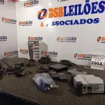 LOTE 290 - 01 TV BOX MXQ, 01 MINI TECLADO, 01 MÁQUINA DE CORTAR CABELO WAHL, 01 CAPTADOR DE VIOLÃO, 01 DIRECTBOX  BERINGER E 02 CABOS. (NO ESTADO) ATENÇÃO! FAZER A VISITAÇÃO ANTES DE ARREMATAR, NÃO SABEMOS SE FUNCIONA. LEILÃO NÃO TEM GARANTIA E NEM DEVOLUÇÃO, SUJEITO A POSSÍVEIS AVARIAS VISÍVEIS/OCULTAS E/OU AUSÊNCIA DE COMPONENTES.