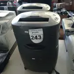 LOTE 243 - 02 FRAGMENTADORAS DE PAPEL. (NO ESTADO) ATENÇÃO! FAZER A VISITAÇÃO ANTES DE ARREMATAR, NÃO SABEMOS SE FUNCIONA. LEILÃO NÃO TEM GARANTIA E NEM DEVOLUÇÃO, SUJEITO A POSSÍVEIS AVARIAS VISÍVEIS/OCULTAS E/OU AUSÊNCIA DE COMPONENTES.
