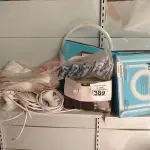 LOTE 389 - 01 LOTE COM CHUVEIROS, LÂMPADAS FLUORESCENTES E DIVERSOS. (NO ESTADO) ATENÇÃO! FAZER A VISITAÇÃO ANTES DE ARREMATAR, NÃO SABEMOS SE FUNCIONA. LEILÃO NÃO TEM GARANTIA E NEM DEVOLUÇÃO, SUJEITO A POSSÍVEIS AVARIAS VISÍVEIS/OCULTAS E/OU AUSÊNCIA DE COMPONENTES.