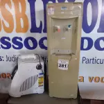 LOTE 281 - 0I PURIFICADOR DE ÁGUA MARCA LIBELL E 01 BEBEDOURO PARA GARRAFÃO MARCA IBBL. (NO ESTADO) ATENÇÃO! FAZER A VISITAÇÃO ANTES DE ARREMATAR, NÃO SABEMOS SE FUNCIONA. LEILÃO NÃO TEM GARANTIA E NEM DEVOLUÇÃO, SUJEITO A POSSÍVEIS AVARIAS VISÍVEIS/OCULTAS E/OU AUSÊNCIA DE COMPONENTES.