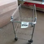 LOTE 250 - 01 CARRINHO PARA COPA COM 03 BANDEJAS E RODINHAS. (NO ESTADO) ATENÇÃO! FAZER A VISITAÇÃO ANTES DE ARREMATAR, NÃO SABEMOS SE FUNCIONA. LEILÃO NÃO TEM GARANTIA E NEM DEVOLUÇÃO, SUJEITO A POSSÍVEIS AVARIAS VISÍVEIS/OCULTAS E/OU AUSÊNCIA DE COMPONENTES.