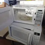 LOTE 248 - 04 MICRO-ONDAS MARCAS E MODELOS DIVERSOS, SENDO 01 COM PRATO. (NO ESTADO) ATENÇÃO! FAZER A VISITAÇÃO ANTES DE ARREMATAR, NÃO SABEMOS SE FUNCIONA. LEILÃO NÃO TEM GARANTIA E NEM DEVOLUÇÃO, SUJEITO A POSSÍVEIS AVARIAS VISÍVEIS/OCULTAS E/OU AUSÊNCIA DE COMPONENTES.