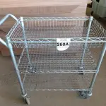 LOTE 260 - 01 CARRINHO PARA COPA COM 03 BANDEJAS E RODINHAS. (NO ESTADO) ATENÇÃO! FAZER A VISITAÇÃO ANTES DE ARREMATAR, NÃO SABEMOS SE FUNCIONA. LEILÃO NÃO TEM GARANTIA E NEM DEVOLUÇÃO, SUJEITO A POSSÍVEIS AVARIAS VISÍVEIS/OCULTAS E/OU AUSÊNCIA DE COMPONENTES.