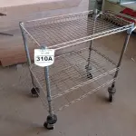 LOTE 310 - 01 CARRINHO PARA COPA COM 03 BANDEJAS E RODINHAS. (NO ESTADO) ATENÇÃO! FAZER A VISITAÇÃO ANTES DE ARREMATAR, NÃO SABEMOS SE FUNCIONA. LEILÃO NÃO TEM GARANTIA E NEM DEVOLUÇÃO, SUJEITO A POSSÍVEIS AVARIAS VISÍVEIS/OCULTAS E/OU AUSÊNCIA DE COMPONENTES.