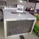 LOTE 302 - 01 APARELHO DE AR CONDICIONADO DE EMBUTIR MARCA ELECTROLUX. (NO ESTADO) ATENÇÃO! FAZER A VISITAÇÃO ANTES DE ARREMATAR, NÃO SABEMOS SE FUNCIONA. LEILÃO NÃO TEM GARANTIA E NEM DEVOLUÇÃO, SUJEITO A POSSÍVEIS AVARIAS VISÍVEIS/OCULTAS E/OU AUSÊNCIA DE COMPONENTES.