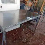 LOTE 432 - 01 BANCADA EM INOX. (NO ESTADO) ATENÇÃO! FAZER A VISITAÇÃO ANTES DE ARREMATAR, NÃO SABEMOS SE FUNCIONA. LEILÃO NÃO TEM GARANTIA E NEM DEVOLUÇÃO, SUJEITO A POSSÍVEIS AVARIAS VISÍVEIS/OCULTAS E/OU AUSÊNCIA DE COMPONENTES.