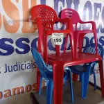 LOTE 199 - 01 MESA INFANTIL COM 04 CADEIRAS. (NO ESTADO) ATENÇÃO! FAZER A VISITAÇÃO ANTES DE ARREMATAR, NÃO SABEMOS SE FUNCIONA. LEILÃO NÃO TEM GARANTIA E NEM DEVOLUÇÃO, SUJEITO A POSSÍVEIS AVARIAS VISÍVEIS/OCULTAS E/OU AUSÊNCIA DE COMPONENTES.