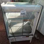 LOTE 445 - 01 BALCÃO EXPOSITOR SEM MOTOR MARCA GELOPAR. (NO ESTADO) ATENÇÃO! FAZER A VISITAÇÃO ANTES DE ARREMATAR, NÃO SABEMOS SE FUNCIONA. LEILÃO NÃO TEM GARANTIA E NEM DEVOLUÇÃO, SUJEITO A POSSÍVEIS AVARIAS VISÍVEIS/OCULTAS E/OU AUSÊNCIA DE COMPONENTES.