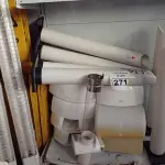 LOTE 271 - 08 PLACAS DE ATENÇÃO PARA PISO MOLHADO, 06 DISPENSES, 03 LUMINÁRIAS E VÁRIOS SUPORTES PARA COPOS DESCARTÁVEIS. (NO ESTADO) ATENÇÃO! FAZER A VISITAÇÃO ANTES DE ARREMATAR, NÃO SABEMOS SE FUNCIONA. LEILÃO NÃO TEM GARANTIA E NEM DEVOLUÇÃO, SUJEITO A POSSÍVEIS AVARIAS VISÍVEIS/OCULTAS E/OU AUSÊNCIA DE COMPONENTES.