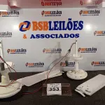 LOTE 353 - 02 VENTILADORES DE TETO COM AVARIAS. (NO ESTADO) ATENÇÃO! FAZER A VISITAÇÃO ANTES DE ARREMATAR, NÃO SABEMOS SE FUNCIONA. LEILÃO NÃO TEM GARANTIA E NEM DEVOLUÇÃO, SUJEITO A POSSÍVEIS AVARIAS VISÍVEIS/OCULTAS E/OU AUSÊNCIA DE COMPONENTES.
