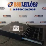 LOTE 279 - 01 CAIXA REGISTRADORA PARA DINHEIRO MANUAL. (NO ESTADO) ATENÇÃO! FAZER A VISITAÇÃO ANTES DE ARREMATAR, NÃO SABEMOS SE FUNCIONA. LEILÃO NÃO TEM GARANTIA E NEM DEVOLUÇÃO, SUJEITO A POSSÍVEIS AVARIAS VISÍVEIS/OCULTAS E/OU AUSÊNCIA DE COMPONENTES.