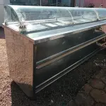 LOTE 448 - 01 BALCÃO REFRIGERADA EM INOX. (NO ESTADO) ATENÇÃO! FAZER A VISITAÇÃO ANTES DE ARREMATAR, NÃO SABEMOS SE FUNCIONA. LEILÃO NÃO TEM GARANTIA E NEM DEVOLUÇÃO, SUJEITO A POSSÍVEIS AVARIAS VISÍVEIS/OCULTAS E/OU AUSÊNCIA DE COMPONENTES.