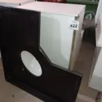 LOTE 422 - 01 GABINETE PARA BANHEIRO COM CUBA E BANCADA EM  MÁRMORE MONTADA MEDINDO: 120 DE LARGURAX1.20 DE COMPRIMENTOX63. (NO ESTADO) ATENÇÃO! FAZER A VISITAÇÃO ANTES DE ARREMATAR, NÃO SABEMOS SE FUNCIONA. LEILÃO NÃO TEM GARANTIA E NEM DEVOLUÇÃO, SUJEITO A POSSÍVEIS AVARIAS VISÍVEIS/OCULTAS E/OU AUSÊNCIA DE COMPONENTES.