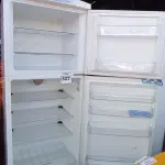 LOTE 427 - 01 GELADEIRA MARCA CONTINENTAL E 01 SUCATA DE FRIGOBAR. (NO ESTADO) ATENÇÃO! FAZER A VISITAÇÃO ANTES DE ARREMATAR, NÃO SABEMOS SE FUNCIONA. LEILÃO NÃO TEM GARANTIA E NEM DEVOLUÇÃO, SUJEITO A POSSÍVEIS AVARIAS VISÍVEIS/OCULTAS E/OU AUSÊNCIA DE COMPONENTES.