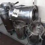 LOTE 186 - 05 CAFETEIRAS EM INOX PARA RETIRADA DE PEÇAS. (NO ESTADO) ATENÇÃO! FAZER A VISITAÇÃO ANTES DE ARREMATAR, NÃO SABEMOS SE FUNCIONA. LEILÃO NÃO TEM GARANTIA E NEM DEVOLUÇÃO, SUJEITO A POSSÍVEIS AVARIAS VISÍVEIS/OCULTAS E/OU AUSÊNCIA DE COMPONENTES.