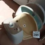 LOTE 395 - 03 LAVATÓRIOS E 01 CAIXA ACOPLADA. (NO ESTADO) ATENÇÃO! FAZER A VISITAÇÃO ANTES DE ARREMATAR, NÃO SABEMOS SE FUNCIONA. LEILÃO NÃO TEM GARANTIA E NEM DEVOLUÇÃO, SUJEITO A POSSÍVEIS AVARIAS VISÍVEIS/OCULTAS E/OU AUSÊNCIA DE COMPONENTES.