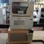 LOTE 254 - 03 MICRO-ONDAS MARCAS E MODELOS DIVERSOS SENDO 02 COM PRATO. (NO ESTADO) ATENÇÃO! FAZER A VISITAÇÃO ANTES DE ARREMATAR, NÃO SABEMOS SE FUNCIONA. LEILÃO NÃO TEM GARANTIA E NEM DEVOLUÇÃO, SUJEITO A POSSÍVEIS AVARIAS VISÍVEIS/OCULTAS E/OU AUSÊNCIA DE COMPONENTES.