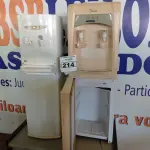 LOTE 214 - 02 BEBEDOUROS REFRIGERADOS COM AVARIAS. (NO ESTADO) ATENÇÃO! FAZER A VISITAÇÃO ANTES DE ARREMATAR, NÃO SABEMOS SE FUNCIONA. LEILÃO NÃO TEM GARANTIA E NEM DEVOLUÇÃO, SUJEITO A POSSÍVEIS AVARIAS VISÍVEIS/OCULTAS E/OU AUSÊNCIA DE COMPONENTES.