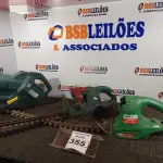 LOTE 355 - 02 APARADORES DE CERCA ELÉTRICA COM AVARIAS E 01 SUCATA DE SOPRADOR. (NO ESTADO) ATENÇÃO! FAZER A VISITAÇÃO ANTES DE ARREMATAR, NÃO SABEMOS SE FUNCIONA. LEILÃO NÃO TEM GARANTIA E NEM DEVOLUÇÃO, SUJEITO A POSSÍVEIS AVARIAS VISÍVEIS/OCULTAS E/OU AUSÊNCIA DE COMPONENTES.