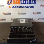 LOTE 261 - 01 CAIXA REGISTRADORA PARA DINHEIRO MANUAL. (NO ESTADO) ATENÇÃO! FAZER A VISITAÇÃO ANTES DE ARREMATAR, NÃO SABEMOS SE FUNCIONA. LEILÃO NÃO TEM GARANTIA E NEM DEVOLUÇÃO, SUJEITO A POSSÍVEIS AVARIAS VISÍVEIS/OCULTAS E/OU AUSÊNCIA DE COMPONENTES.