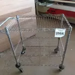 LOTE 250 - 01 CARRINHO PARA COPA COM 03 BANDEJAS E RODINHAS. (NO ESTADO) ATENÇÃO! FAZER A VISITAÇÃO ANTES DE ARREMATAR, NÃO SABEMOS SE FUNCIONA. LEILÃO NÃO TEM GARANTIA E NEM DEVOLUÇÃO, SUJEITO A POSSÍVEIS AVARIAS VISÍVEIS/OCULTAS E/OU AUSÊNCIA DE COMPONENTES.