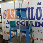 LOTE 228 - 01 MESA INFANTIL COM 04 CADEIRAS. (NO ESTADO) ATENÇÃO! FAZER A VISITAÇÃO ANTES DE ARREMATAR, NÃO SABEMOS SE FUNCIONA. LEILÃO NÃO TEM GARANTIA E NEM DEVOLUÇÃO, SUJEITO A POSSÍVEIS AVARIAS VISÍVEIS/OCULTAS E/OU AUSÊNCIA DE COMPONENTES.