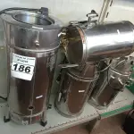 LOTE 186 - 05 CAFETEIRAS EM INOX PARA RETIRADA DE PEÇAS. (NO ESTADO) ATENÇÃO! FAZER A VISITAÇÃO ANTES DE ARREMATAR, NÃO SABEMOS SE FUNCIONA. LEILÃO NÃO TEM GARANTIA E NEM DEVOLUÇÃO, SUJEITO A POSSÍVEIS AVARIAS VISÍVEIS/OCULTAS E/OU AUSÊNCIA DE COMPONENTES.