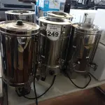 LOTE 249 - 05 CAFETEIRAS EM INOX COM AVARIAS. (NO ESTADO) ATENÇÃO! FAZER A VISITAÇÃO ANTES DE ARREMATAR, NÃO SABEMOS SE FUNCIONA. LEILÃO NÃO TEM GARANTIA E NEM DEVOLUÇÃO, SUJEITO A POSSÍVEIS AVARIAS VISÍVEIS/OCULTAS E/OU AUSÊNCIA DE COMPONENTES.