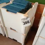 LOTE 366 - 01 LOTE COM GRANDE QUANTIDADE DE PLACAS PARA FAZER GELO RÍGIDO REUTILIZÁVEL. (NO ESTADO) ATENÇÃO! FAZER A VISITAÇÃO ANTES DE ARREMATAR, NÃO SABEMOS SE FUNCIONA. LEILÃO NÃO TEM GARANTIA E NEM DEVOLUÇÃO, SUJEITO A POSSÍVEIS AVARIAS VISÍVEIS/OCULTAS E/OU AUSÊNCIA DE COMPONENTES.