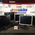 LOTE 320 - 05 MONITORES LCD MARCAS E MODELOS DIVERSOS COM AVARIAS. (NO ESTADO) ATENÇÃO! FAZER A VISITAÇÃO ANTES DE ARREMATAR, NÃO SABEMOS SE FUNCIONA. LEILÃO NÃO TEM GARANTIA E NEM DEVOLUÇÃO, SUJEITO A POSSÍVEIS AVARIAS VISÍVEIS/OCULTAS E/OU AUSÊNCIA DE COMPONENTES.