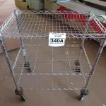 LOTE 340 - 01 CARRINHO PARA COPA COM 03 BANDEJAS E RODINHAS. (NO ESTADO) ATENÇÃO! FAZER A VISITAÇÃO ANTES DE ARREMATAR, NÃO SABEMOS SE FUNCIONA. LEILÃO NÃO TEM GARANTIA E NEM DEVOLUÇÃO, SUJEITO A POSSÍVEIS AVARIAS VISÍVEIS/OCULTAS E/OU AUSÊNCIA DE COMPONENTES.