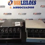 LOTE 294 - 02 CAIXAS REGISTRADORAS PARA DINHEIRO MANUAL. (NO ESTADO) ATENÇÃO! FAZER A VISITAÇÃO ANTES DE ARREMATAR, NÃO SABEMOS SE FUNCIONA. LEILÃO NÃO TEM GARANTIA E NEM DEVOLUÇÃO, SUJEITO A POSSÍVEIS AVARIAS VISÍVEIS/OCULTAS E/OU AUSÊNCIA DE COMPONENTES.