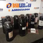 LOTE 315 - 10 GARRAFAS DE CAFÉ. (NO ESTADO) ATENÇÃO! FAZER A VISITAÇÃO ANTES DE ARREMATAR, NÃO SABEMOS SE FUNCIONA. LEILÃO NÃO TEM GARANTIA E NEM DEVOLUÇÃO, SUJEITO A POSSÍVEIS AVARIAS VISÍVEIS/OCULTAS E/OU AUSÊNCIA DE COMPONENTES.