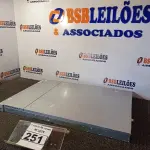 LOTE 251 - 01 SERVIDOR DDR3. (NO ESTADO) ATENÇÃO! FAZER A VISITAÇÃO ANTES DE ARREMATAR, NÃO SABEMOS SE FUNCIONA. LEILÃO NÃO TEM GARANTIA E NEM DEVOLUÇÃO, SUJEITO A POSSÍVEIS AVARIAS VISÍVEIS/OCULTAS E/OU AUSÊNCIA DE COMPONENTES.