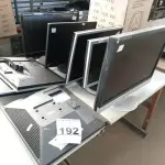 LOTE 192 - 09 MONITORES LCD MARCAS E MODELOS DIVERSOS PARA RETIRADA DE PEÇAS. (NO ESTADO) ATENÇÃO! FAZER A VISITAÇÃO ANTES DE ARREMATAR, NÃO SABEMOS SE FUNCIONA. LEILÃO NÃO TEM GARANTIA E NEM DEVOLUÇÃO, SUJEITO A POSSÍVEIS AVARIAS VISÍVEIS/OCULTAS E/OU AUSÊNCIA DE COMPONENTES.