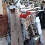 LOTE 400 - 01 QUADRO ELÉTRICO E LUMINÁRIAS DIVERSAS. (NO ESTADO) ATENÇÃO! FAZER A VISITAÇÃO ANTES DE ARREMATAR, NÃO SABEMOS SE FUNCIONA. LEILÃO NÃO TEM GARANTIA E NEM DEVOLUÇÃO, SUJEITO A POSSÍVEIS AVARIAS VISÍVEIS/OCULTAS E/OU AUSÊNCIA DE COMPONENTES.