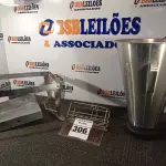 LOTE 306 - 01 COPO PARA LIQUIDIFICADOR INDUSTRIAL E PEÇAS AVULSAS EM INOX. (NO ESTADO) ATENÇÃO! FAZER A VISITAÇÃO ANTES DE ARREMATAR, NÃO SABEMOS SE FUNCIONA. LEILÃO NÃO TEM GARANTIA E NEM DEVOLUÇÃO, SUJEITO A POSSÍVEIS AVARIAS VISÍVEIS/OCULTAS E/OU AUSÊNCIA DE COMPONENTES.