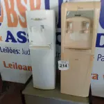 LOTE 214 - 02 BEBEDOUROS REFRIGERADOS COM AVARIAS. (NO ESTADO) ATENÇÃO! FAZER A VISITAÇÃO ANTES DE ARREMATAR, NÃO SABEMOS SE FUNCIONA. LEILÃO NÃO TEM GARANTIA E NEM DEVOLUÇÃO, SUJEITO A POSSÍVEIS AVARIAS VISÍVEIS/OCULTAS E/OU AUSÊNCIA DE COMPONENTES.