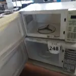 LOTE 248 - 04 MICRO-ONDAS MARCAS E MODELOS DIVERSOS, SENDO 01 COM PRATO. (NO ESTADO) ATENÇÃO! FAZER A VISITAÇÃO ANTES DE ARREMATAR, NÃO SABEMOS SE FUNCIONA. LEILÃO NÃO TEM GARANTIA E NEM DEVOLUÇÃO, SUJEITO A POSSÍVEIS AVARIAS VISÍVEIS/OCULTAS E/OU AUSÊNCIA DE COMPONENTES.